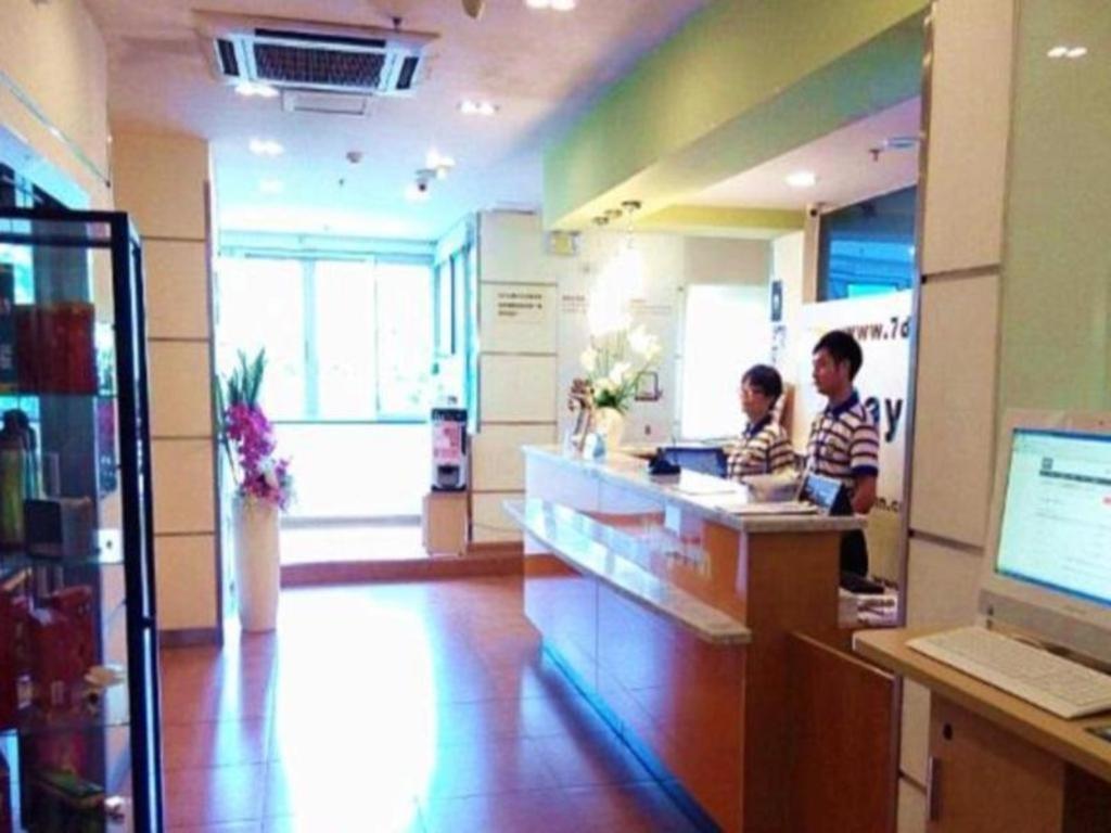7 Days Inn Chengdu Kuanzhai Alley Huapaifang Metro Station Zewnętrze zdjęcie